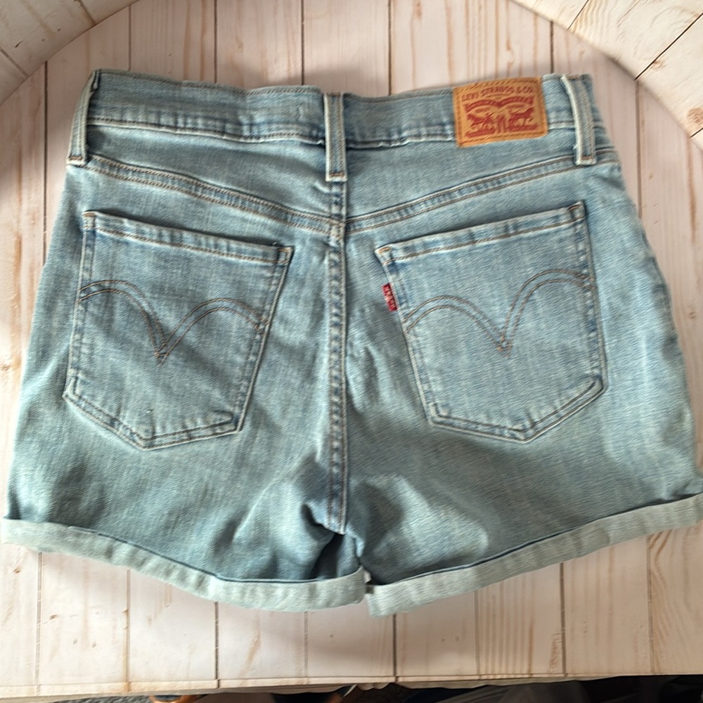 Levi's Mid-Length Cuffed Denim Jean Shorts Light Blue Rinse Sz 29 Women’s - Picture 4 of 6